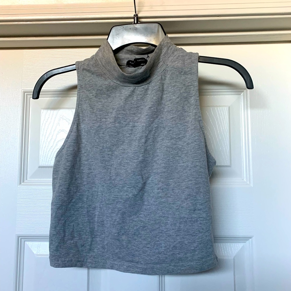 Classic style mock neck gray crop top